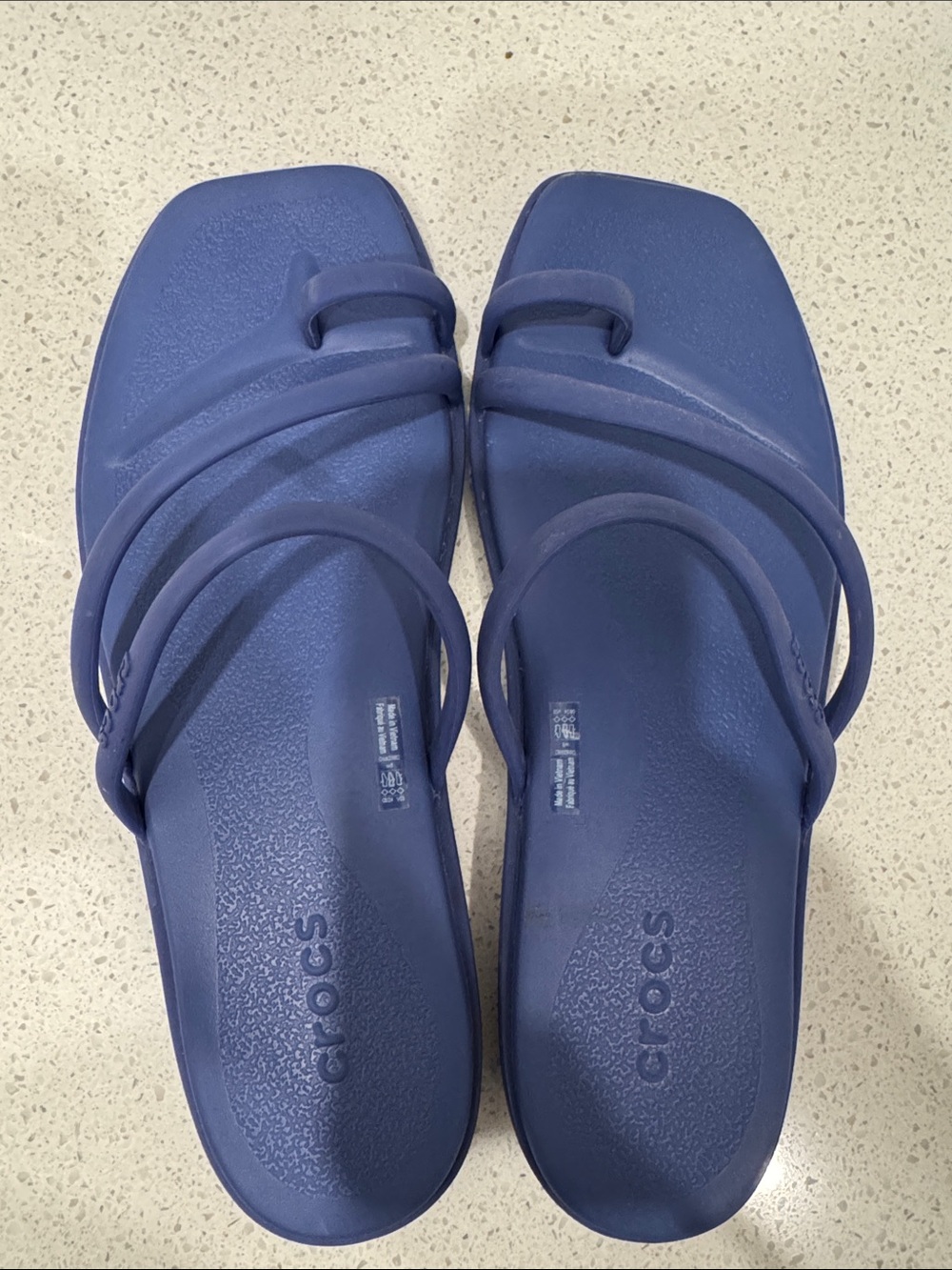 CROCS Miami toe loop sandals - Picture 2 of 3